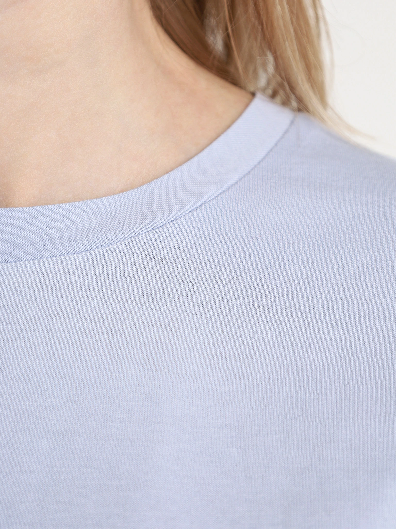 Футболка голубого цвета из хлопка